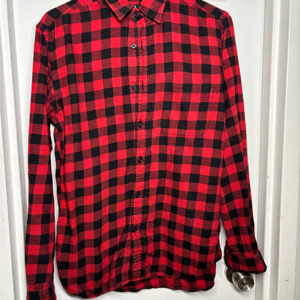 🍍2 for $20! Uniqlo Men's Red and Black Checkered Shirt